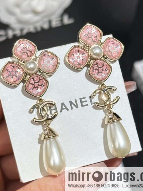 IMG_3112-800x8002mqdy5he2wa72158_20250630152308.jpg ❗️New ❗️ Chanel stud earrings ☀️ new ☑️ Chanel C3 double c pink four-leaf clover stud earrings ☀️