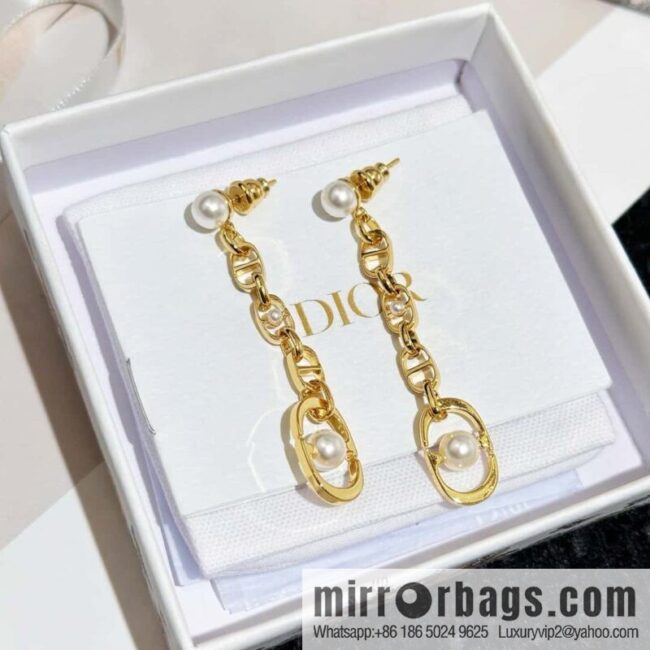 New ☑️ DiorCD pearl stud earrings