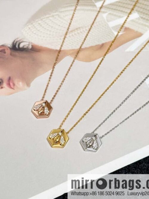 IMG_3193-800x800ycetxw4kc2r72063_20250630151954.jpg ❗️New ❗️ ☀️ Original A ☀️ Chaumet Paris CHAUMET New Bee Badge Necklace ☀️