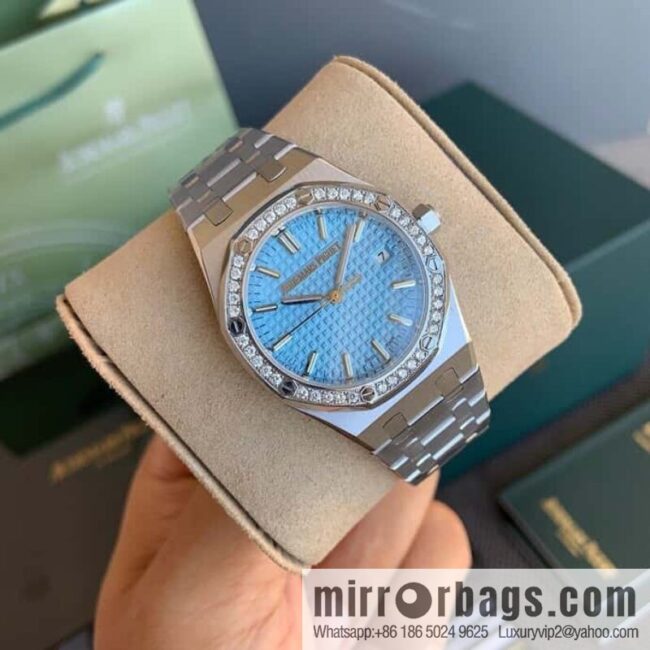 The most awesome \"Steel King\" women\'s Audemars Piguet \"Royal Oak original Calibre5800 model movement size 37mm ultra-thin mechanical watch