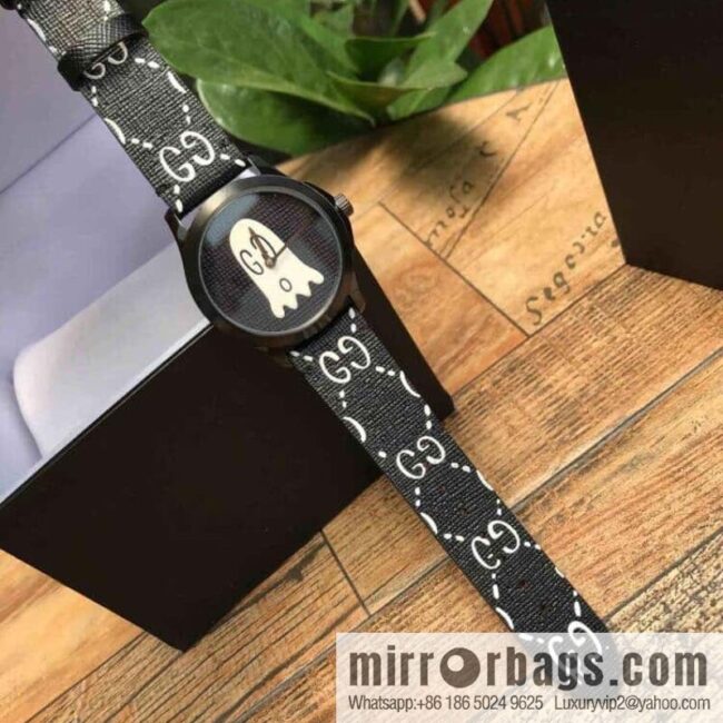 Gucci\'s latest black rubber strap with three-dimensional Gucci logo and black PVD pin clasp, Rhonda Quartz movement watch