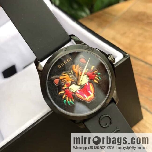 Gucci GUCCI\'s latest 38mm brushed polished black PVD case with three-dimensional Gucci logo and black PVD pin clasp, Rhonda quartz movement watch
