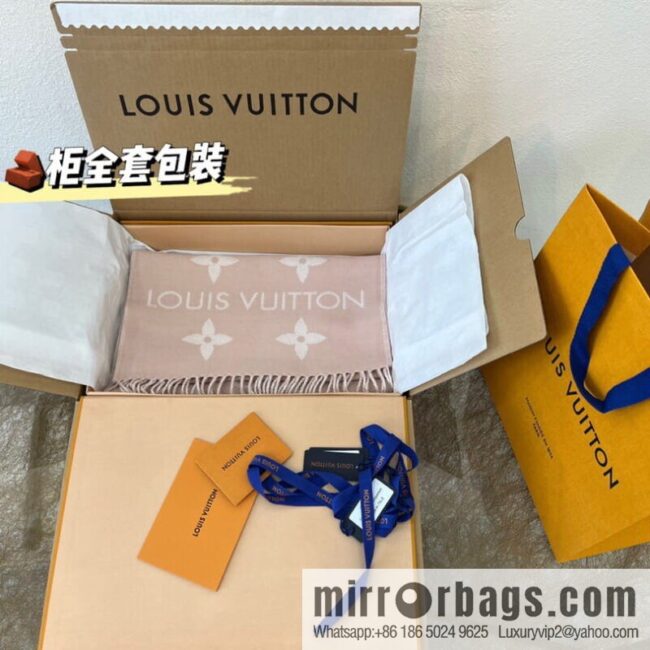 IMG_8565-1-800x80021anyx2dp1465791_20250630115613.jpg LV Louis Vuitton Essential Letter Focusing Element 100% Wool Scarf