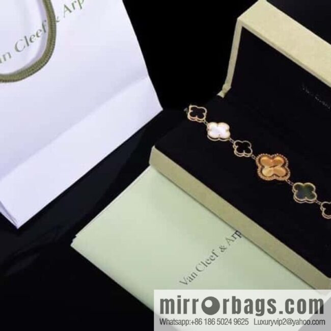 Van Cleef & Arpels -𝐕𝐚𝐧 𝐂𝐥𝐞𝐞𝐟 & 𝐀𝐫𝐩𝐞𝐥𝐬 Alhambra bracelet Swiss quartz watch