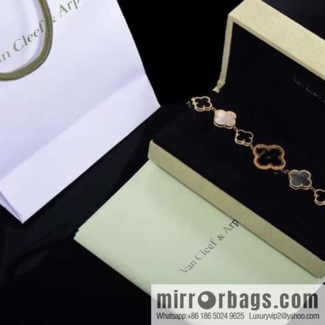 Van Cleef & Arpels -𝐕𝐚𝐧 𝐂𝐥𝐞𝐞𝐟 & 𝐀𝐫𝐩𝐞𝐥𝐬 Alhambra bracelet Swiss quartz watch