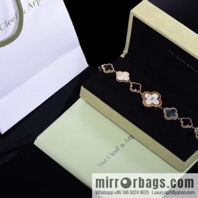Van Cleef & Arpels -𝐕𝐚𝐧 𝐂𝐥𝐞𝐞𝐟 & 𝐀𝐫𝐩𝐞𝐥𝐬 Alhambra bracelet Swiss quartz watch
