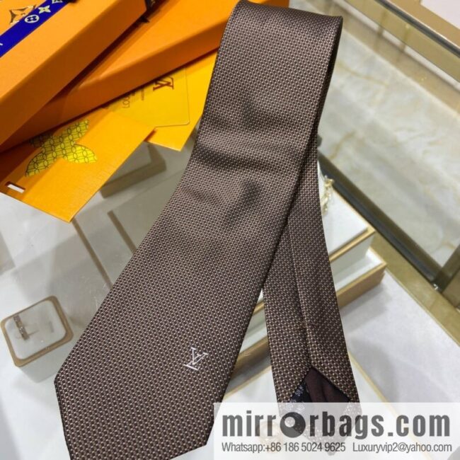 LV Louis Vuitton 100% Top Jacquard Silk Woven Checkered Tie