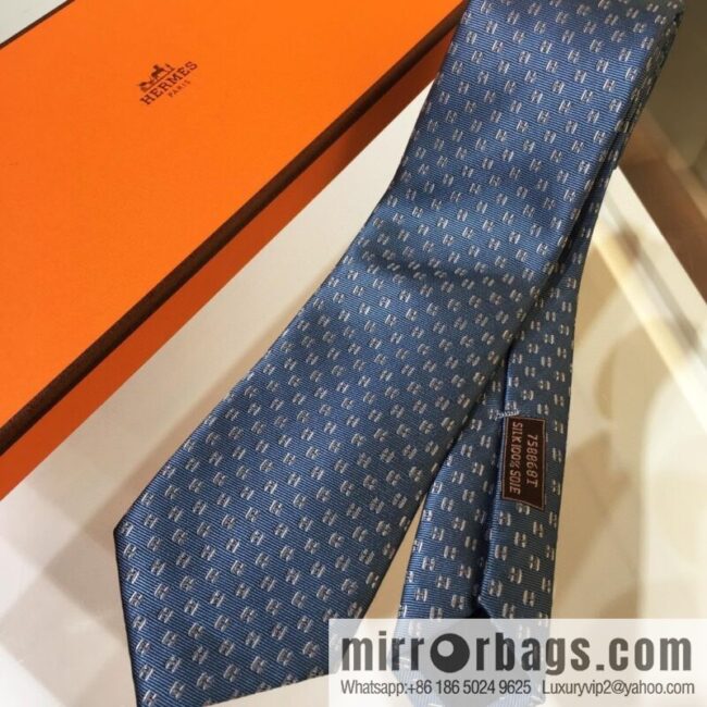 Hermes 100% Top Twill Silk Overlay Tie