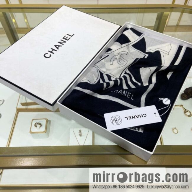 Chanel Xiaoxiang graphic combination long towel