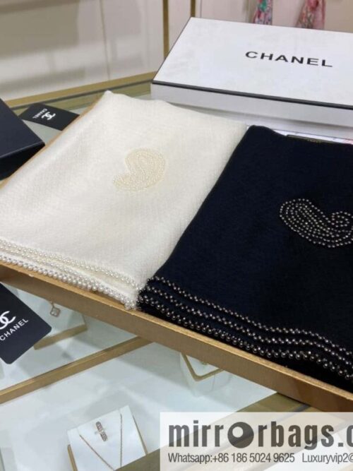Chanel pearl pattern long towel