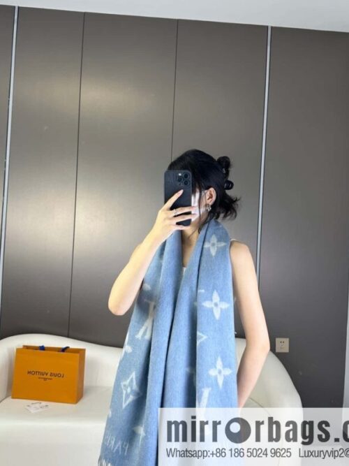 LV 𝑹𝒆𝒚𝒌𝒋𝒂𝒗𝒊𝒌 Double Sided Cashmere Scarf