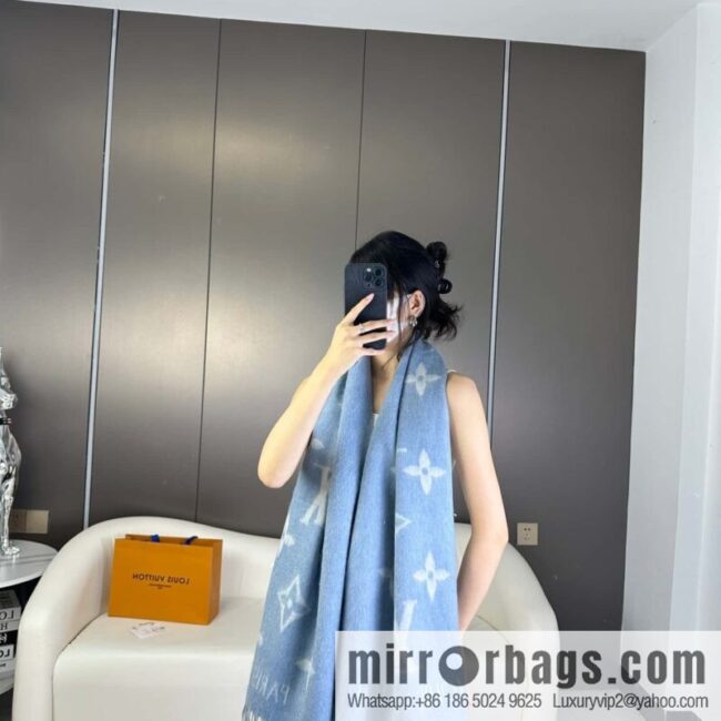 LV 𝑹𝒆𝒚𝒌𝒋𝒂𝒗𝒊𝒌 Double Sided Cashmere Scarf