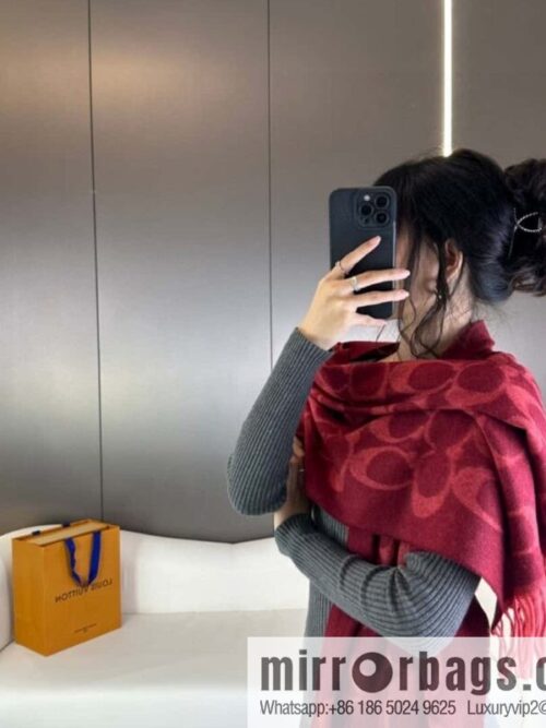 a1696601324882_6702-800x800ns5p1slnjfp55439_20250630010704.jpg COACH Coach 2023 New Wool Shawl