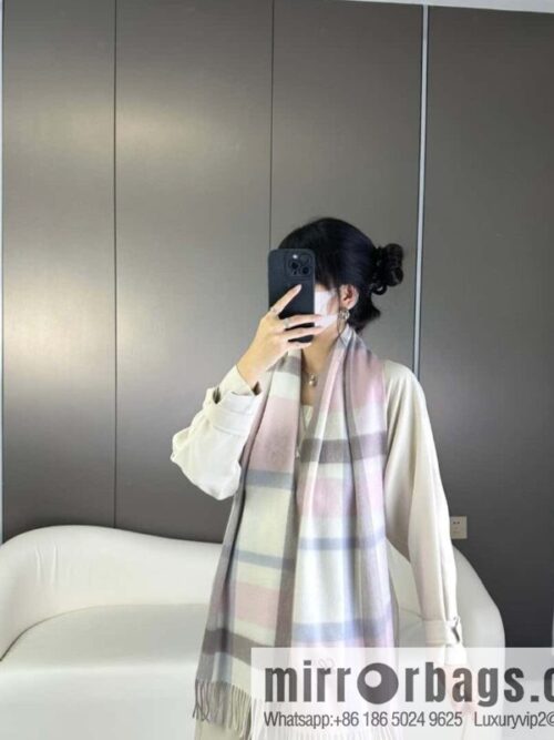 a1696603521780_1134-800x800tjtzb3d0tpa55337_20250630010607.jpg LOEWE small logo two-color embroidered cashmere scarf