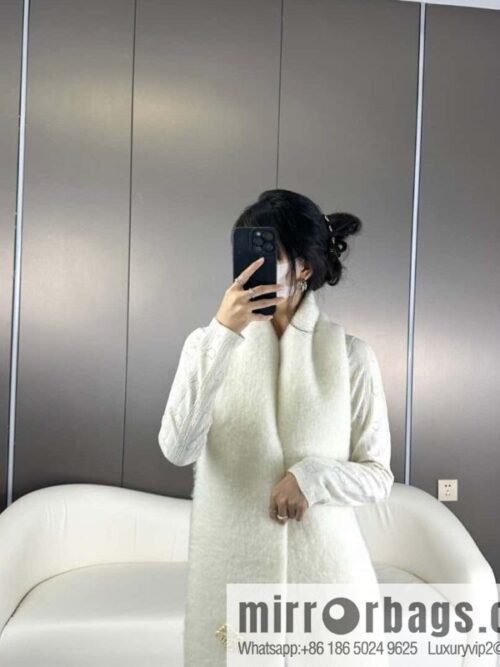 a1696688638350_8473-800x800w3auy0vy04b45138_20250629233412.jpg LOEWE new mohair brooch scarf
