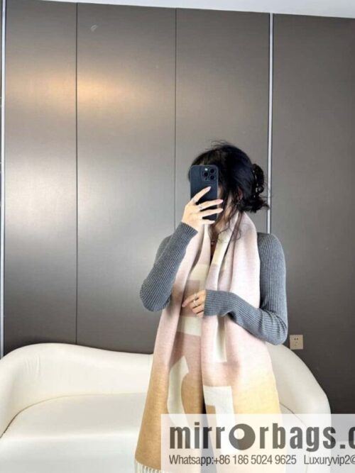 a1696688846749_3037-800x800yhziszna4zg45112_20250629233400.jpg CHANEL gradual change double-sided scarf shawl