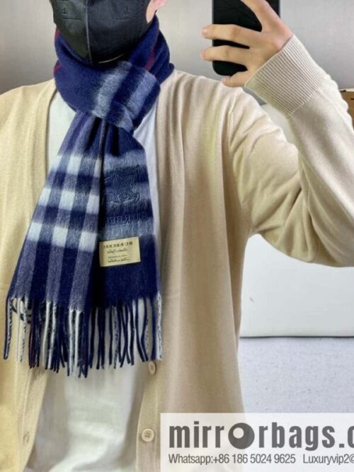 a1696689239995_2323-800x800uaq5acz5hcc44999_20250629233300.jpg Burberry, embroidered war horse, cashmere checked scarf