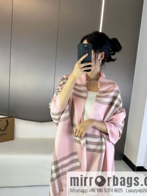 a1696776419575_0715-800x800341ervq2fcz44850_20250629233138.jpg Burberry, the latest classic blend collection, English checked cashmere scarf