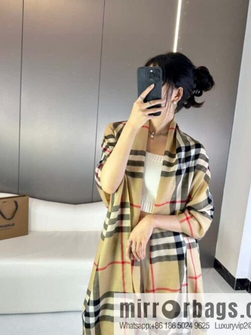 a1696776436607_4221-800x800rmqy450urzn44839_20250629233128.jpg Burberry, the latest classic blend collection, English checked cashmere scarf