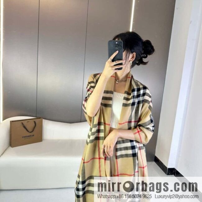 Burberry, the latest classic blend collection, English checked cashmere scarf