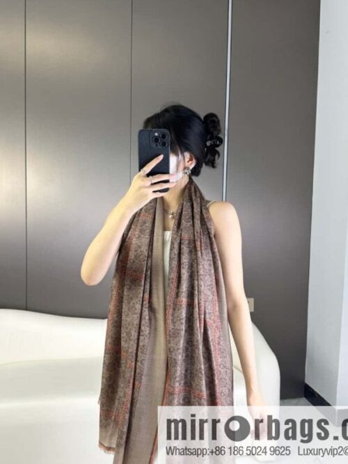 a1696862589789_1180-800x800qhlsqniperd44784_20250629233051.jpg LV 2023 new, cashmere scarf.