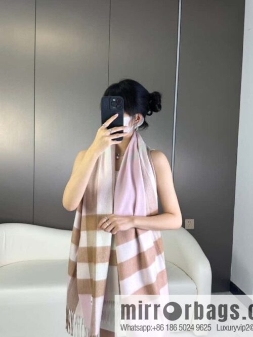 a1696862846245_8716-800x800arjvg0cjq3344740_20250629233028.jpg Burberry, classic big plaid shawl