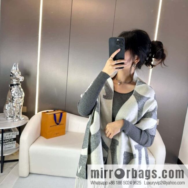 LV 2023 limited edition donkey home L gold thread large pattern shawl