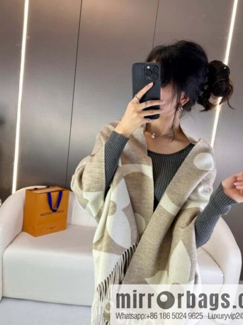 a1696863681572_0182-800x800bsqqkct4xft44665_20250629232950.jpg LV 2023 limited edition donkey home L gold thread large pattern shawl