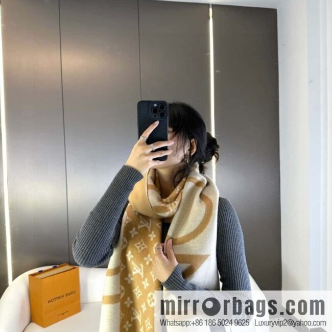 LV double color, cashmere small shawl.