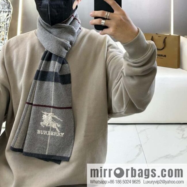 Burberry, classic warhorse plaid, high-end men\'s scarf