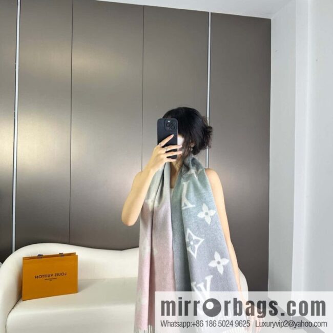 LV 𝑹𝒆𝒚𝒌𝒋𝒂𝒗𝒊𝒌 Double Sided Cashmere Scarf