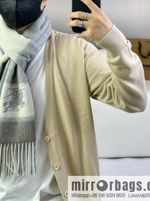 a1697122968010_7632-800x800facynlulqcf33705_20250626032639.jpg Burberry Burberry will push away the new model in 2023, the new standard of war horse, and the cashmere scarf.