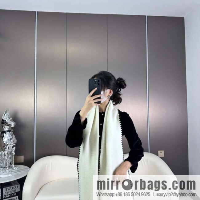 CHANEL wool yarn scarf
