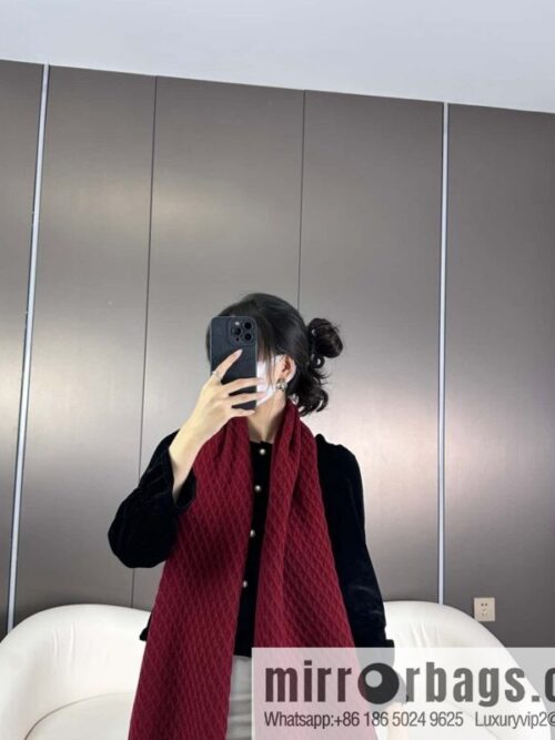 a1697210951793_6564-800x80000inkey3cqb33341_20250626032101.jpg CHANEL New Chanel new product, rhombus logo scarf.