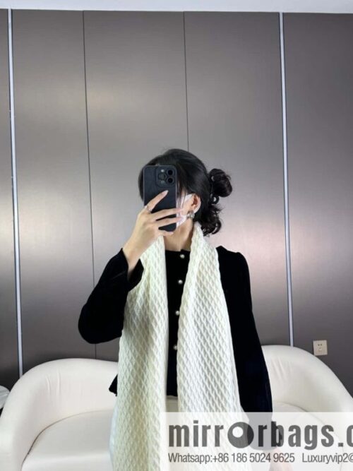 a1697210967467_2268-800x800hxrvzibcnzb33330_20250626032049.jpg CHANEL New Chanel new product, rhombus logo scarf.