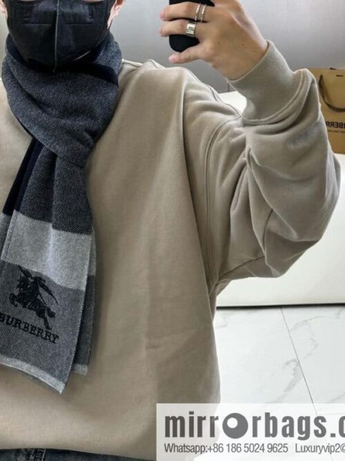 a1697468306935_0302-800x800gv4exib2yw532865_20250626031500.jpg Burberry, classic war horse plaid, knitted cashmere scarf