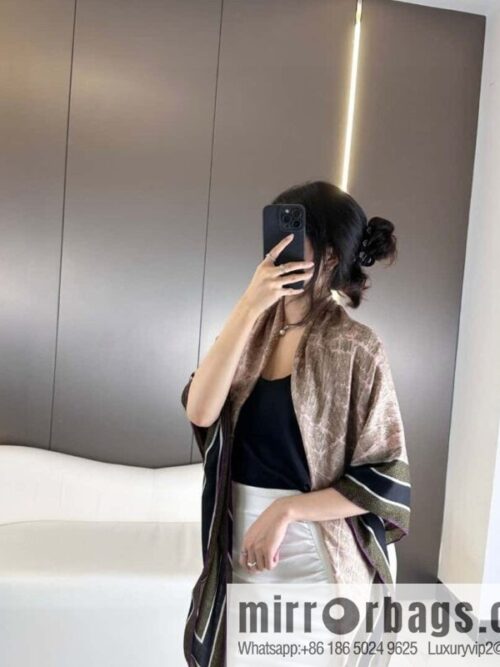a1697551978886_4812-800x800w2hw4ebs2wx32678_20250626031214.jpg Dior\'s new cashmere square in 2023
