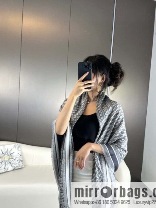 a1697814908681_7376-800x800hvoebasgna022133_20250625220128.jpg DIOR Oblique print shawl