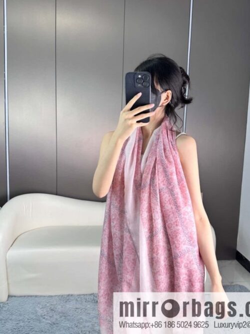 a1697988831594_7654-800x8004brxfimizcd22010_20250625215801.jpg LV 2023 new, cashmere scarf.