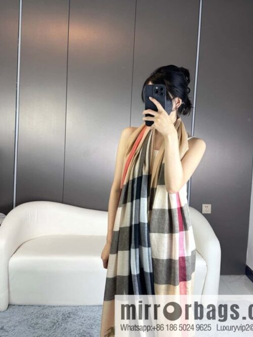 a1698162027330_3504-800x800hsgygtpfwtg21949_20250625215543.jpg Burberry 2023 New Cashmere Scarf
