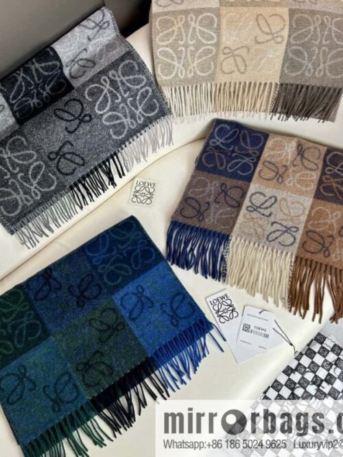 a1698330910794_4442-800x800uqztpzscuzp21746_20250625214835.jpg LOEWE\'s new two-color checkerboard, wool cashmere, scarf