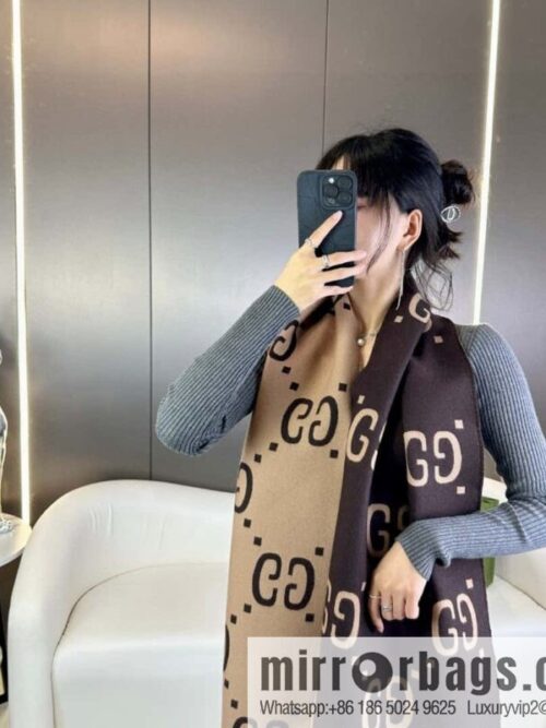 a1698593000390_6132-800x800qbrmxu54xvq21671_20250625214657.jpg GUCCI Big Logo Wool Scarf 495592