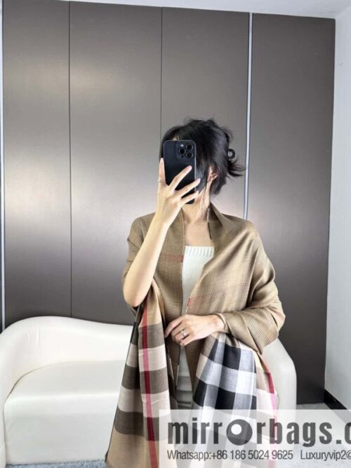 a1699286221764_2484-800x800sw1ujvkedn121360_20250625213709.jpg Burberry Thousand Birds Double Sided Shawl