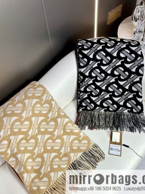 Burberry\'s latest double-sided jacquard cape large shawl