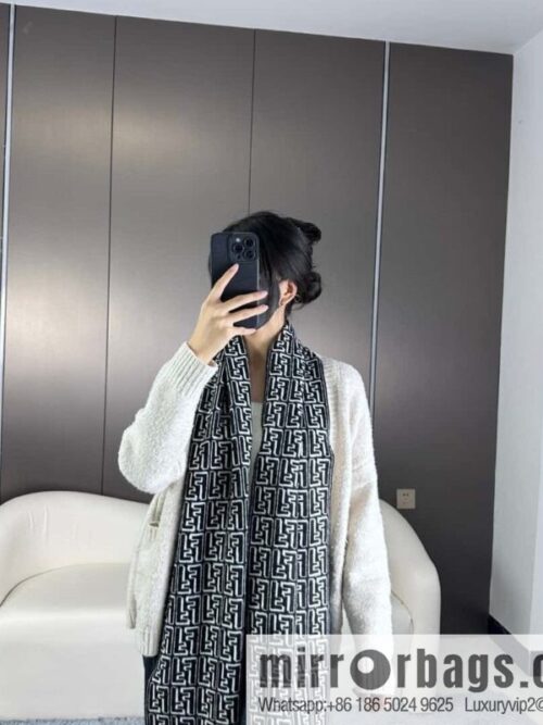 a1699980506574_0331-800x800grcahp3d2qz21187_20250625213110.jpg FENDI 2023 new collection, knitted double-sided scarf