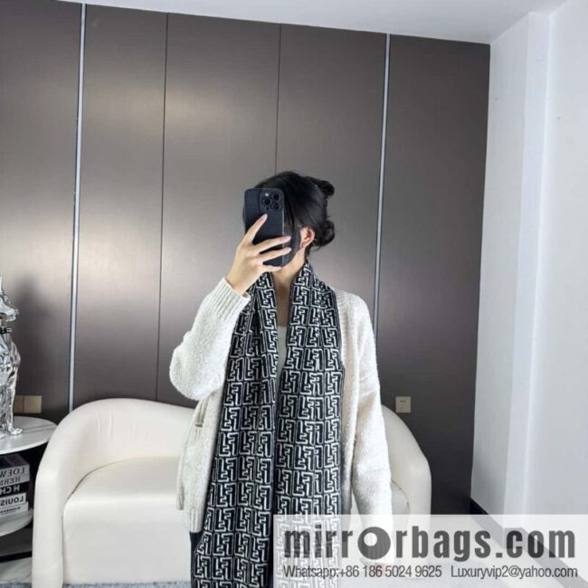 FENDI 2023 new collection, knitted double-sided scarf