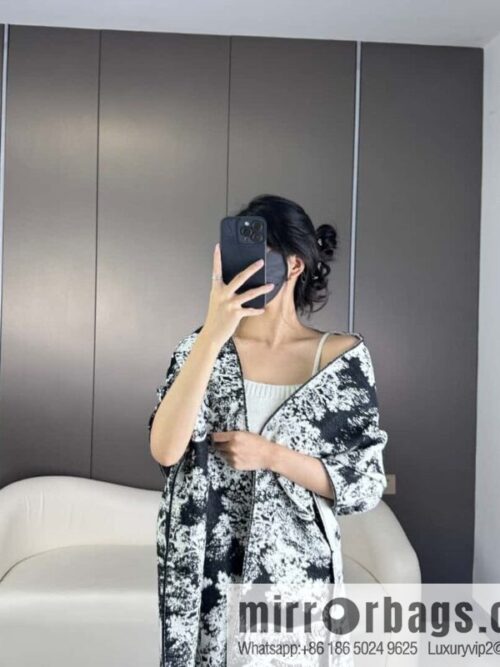 a1700324810381_6852-800x8005vxk5mf1r0n21120_20250625212924.jpg DIOR Sauvage printed scarf