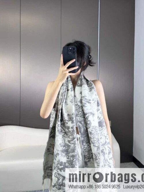 a1700324835588_5374-800x800xcugis3rylf21144_20250625212957.jpg DIOR Sauvage printed scarf