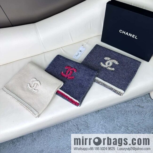 CHANEL elegant knitted, double C logo cashmere scarf