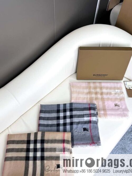 a1700669401457_3068-800x800rhnz1i4cjay20961_20250625212353.jpg Burberry, classic cashmere towel